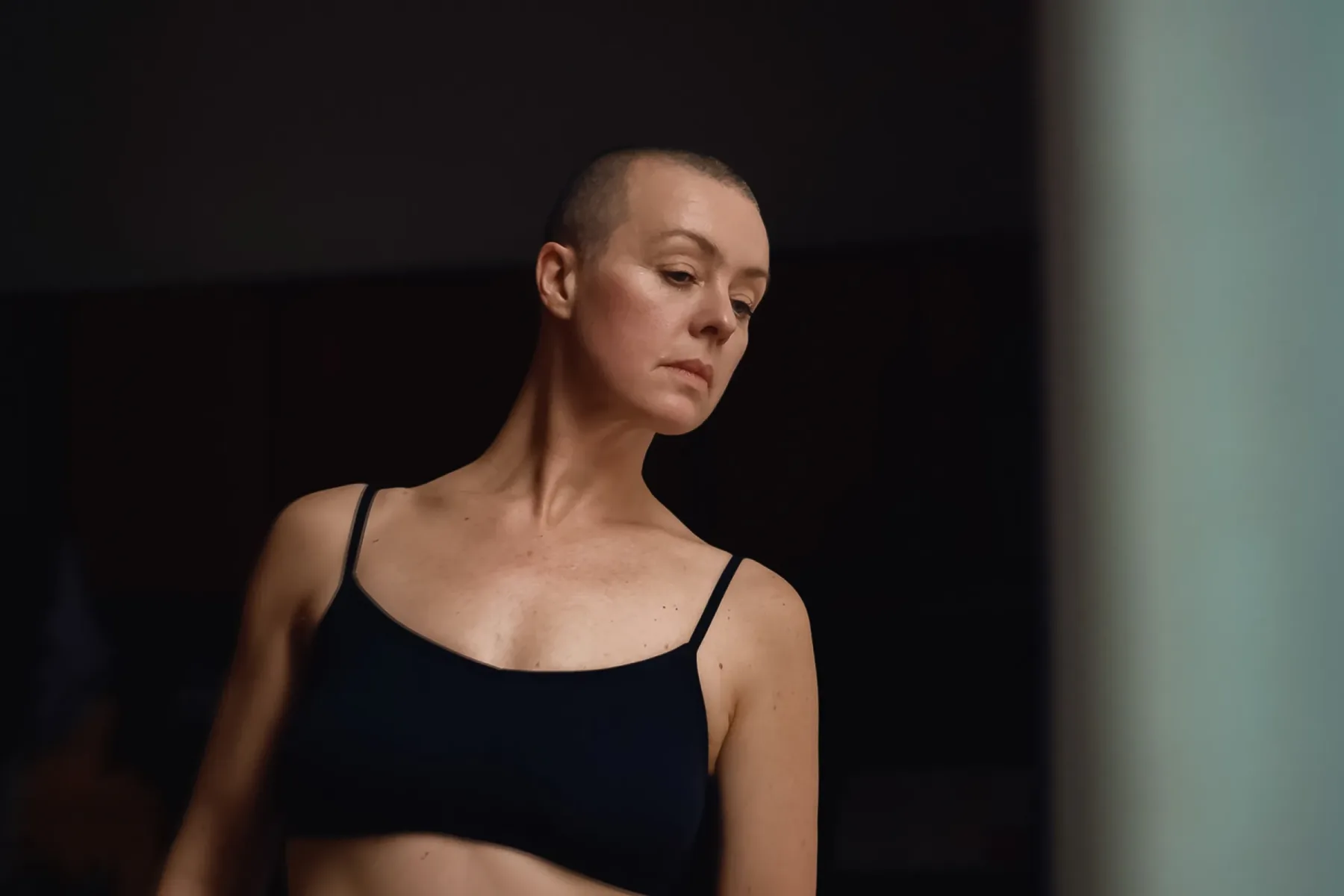Bonnie in een dansbeeld voor Scapino Ballet Rotterdam.